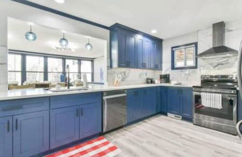 NEW! Lakefront|Lux|Games|HotTub|Dock|Friends+Fam! - Foto 26