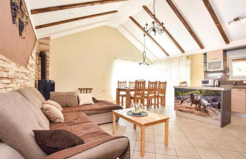 Cozy Home In Vojnic Sinjski With Sauna - Photo 5