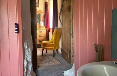 Lofthouse - secluded quirky cottage with sea views! - Photo 37