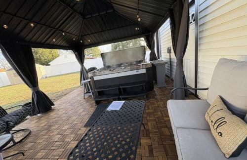 Serene Corner Cottage with Hot Tub home - Foto 1