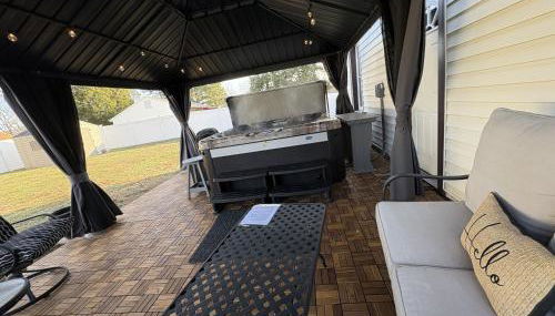 Serene Corner Cottage with Hot Tub home - Foto 1