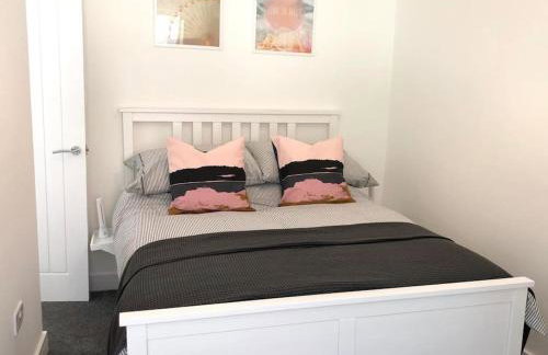 Rhondda Valleys with Breathtaking Riverside Views - Foto 6