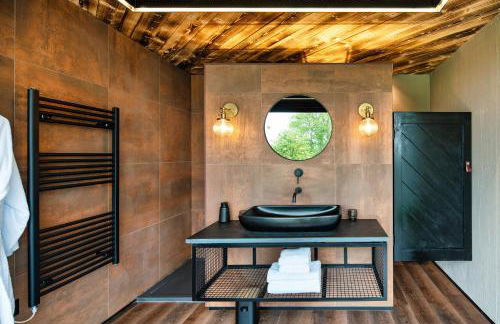 Rusty Boathouse - Photo 10