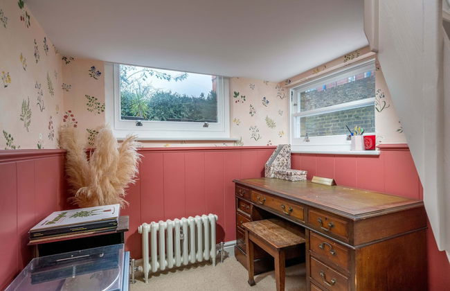 JOIVY Stylish 2-Bed House W/ Private Garden In Hackney - Foto 5