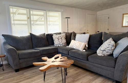 Charming Cottage with Fenced Backyard Pet Friendly - Foto 22