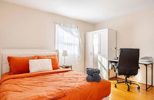 3BR Home - Free Parking-WiFi Kitchen Laundry-Kids Friendly-Near DC & Downtown & Metro-Patio & Deck - Foto 6