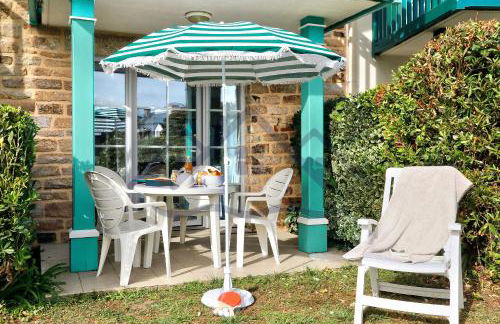 LocaLise - A05 - Plain-pied avec petite vue mer donnant sur la piscine et le jardin - Grande salle de bain - Wifi inclus - draps inclus - animaux bienvenus - parking gratuit - Foto 22