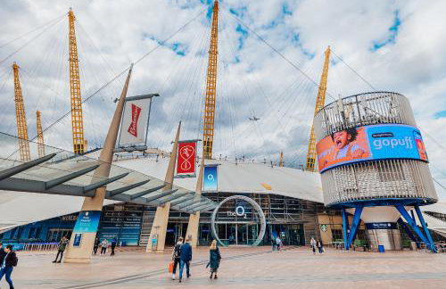 Barking London House sleeps 12 - parking - train tube - airport - Foto 30