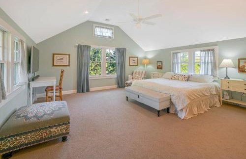 Gorgeous Hamptons Farmhouse - Get the Beach without the Traffic! - Foto 35