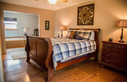 Twin Owls Lodge, Great for families Master bedroom, Loft, full kitchen, Dogs OK - Foto 22
