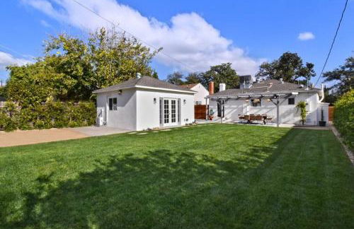 Beautiful 3 Bed Home with a Large Back Yard Outdoor Space - Foto 33