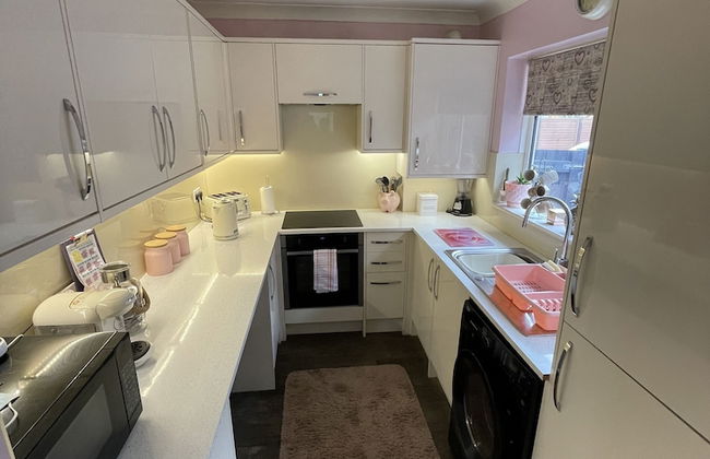 Beautiful 2-bed Bungalow in Canvey Island - Foto 9