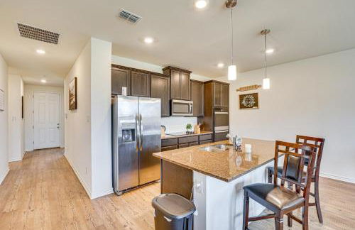 Private Yard and Pool Access Home in Krugerville - Foto 9