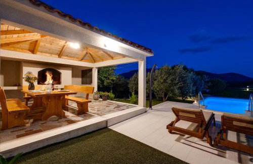 VILLA BEYBE with Jacuzzi, large private pool 50m2, BBQ,free WIFI, 3 bedrooms - Foto 40