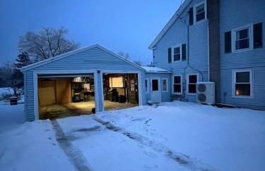 3,000 Sq Ft Historic Colonial Minutes from Okemo with Direct VAST Trail Access - Foto 9