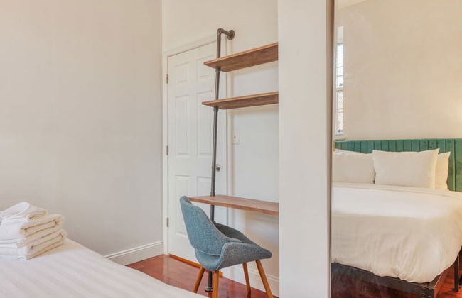 Stairway 3BR Apt w W D Ideal for Groups - Foto 16