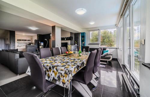 Riverside House with Pool and Hot Tub - Happy Rentals - Foto 15