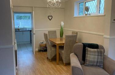 Charming 3-Bed Home Comfortable Stay in Coalville - Photo 6