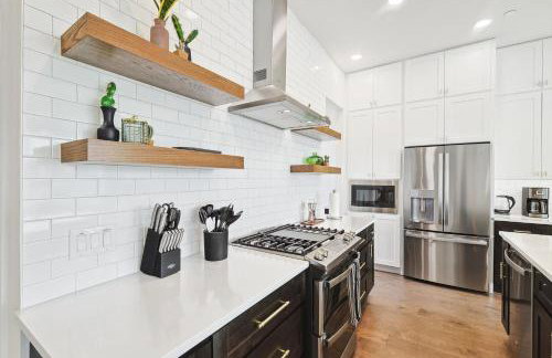 Best of The Cedars - Dallas Views Rooftop Luxury - Photo 13