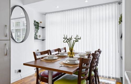 4 Bedroom House by Homestyles Hosts - Short Lets and Serviced Accommodation Islington - Private En-Suite - Foto 18