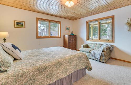 On-Site Trails and Private Beach! Lake Huron Retreat - Foto 11