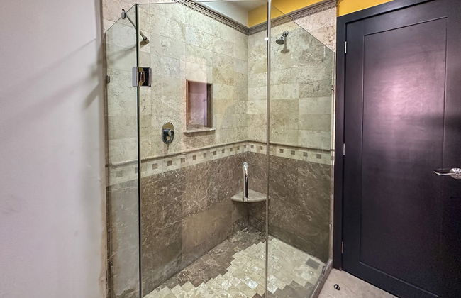 Poolside Family Retreat 2BR Condo - Foto 24