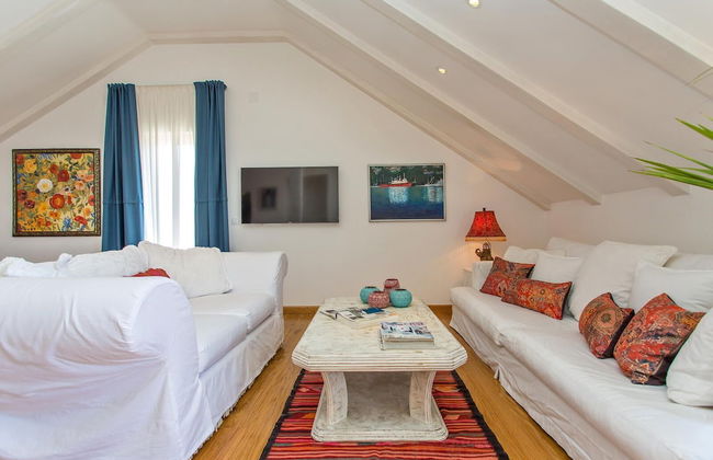 Luxury Villa Dolce Vita with Pool - Photo 17