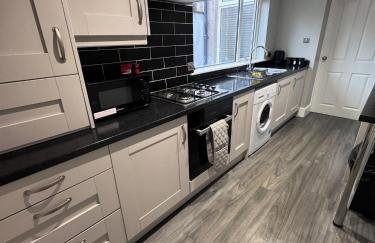 Central Near Hospital 2 Bedroom - Sleeps 4 - Self Check In - Fully Furnished - Foto 3