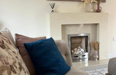 Beautiful 4-Bedroom Home for Groups & Families - Foto 6