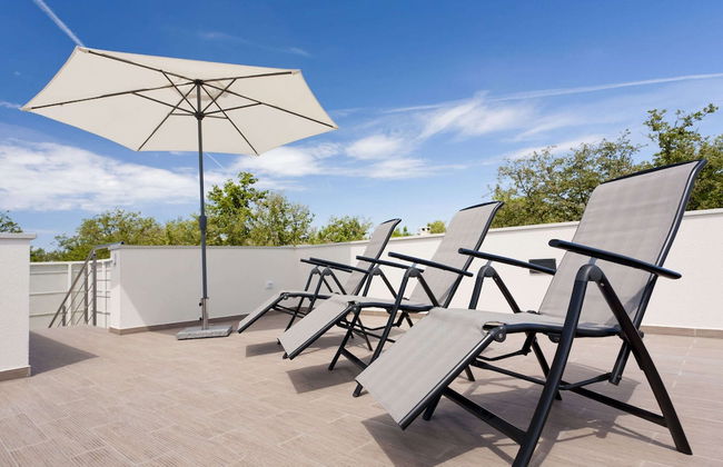 Villa in Novigrad With Pool & Rooftop Terrace - Foto 32