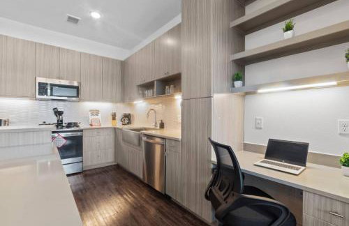 Luxurious New Unit 1Bd1Ba Pool Golf Sim - Foto 15