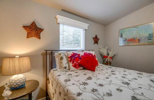 Ocean Shores Retreat with Porch and Canal Views! - Foto 20