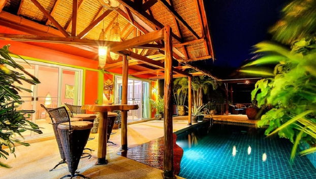 Chaba Pool Villa in Nai Harn - Foto 2, Habitación