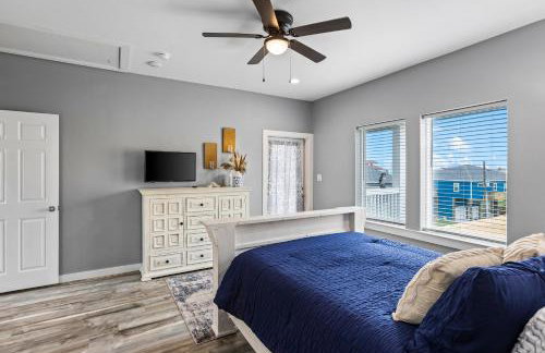 Relax And Sea NEW Luxury Canal-View Escape Gated Community Firepit and Decks - Foto 36