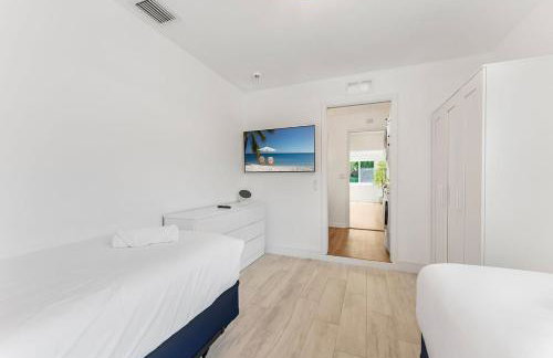 Stunning Tropical Heated Pool House Near The Beach - Foto 11