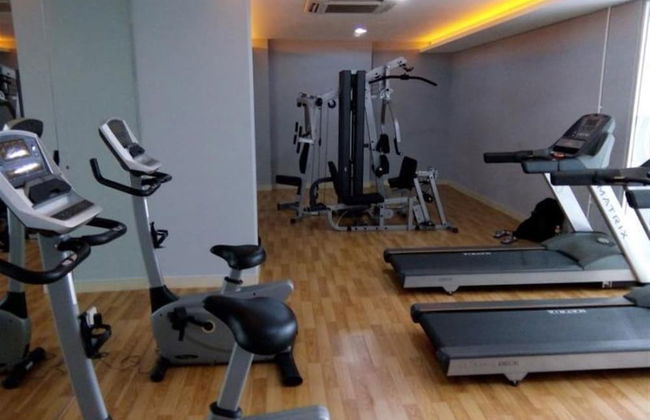 Homely 2 Bedroom at Bassura City Apartment By Travelio - Foto 21