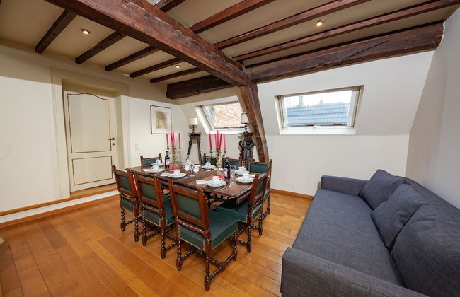 Unique Apartment In Historic Mansion - Photo 15