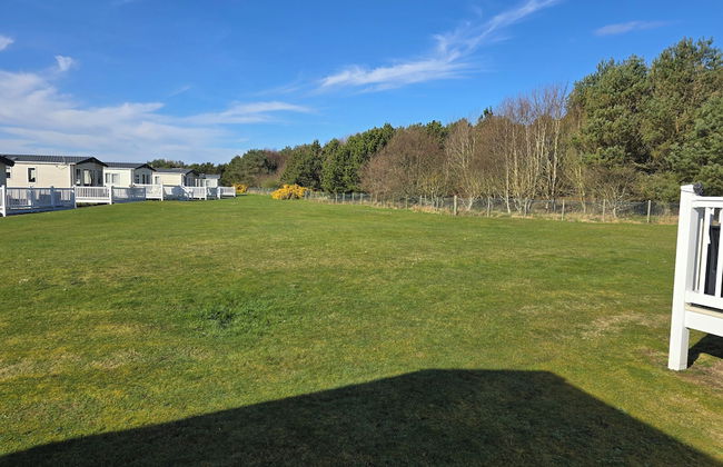 3 Bed-sleeps 8-free Parking-5 Min to Beach - Photo 18