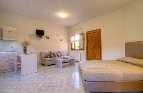 Antigoni Villa, Spacious Nature Retreat with Pool, By ThinkVilla - Foto 33