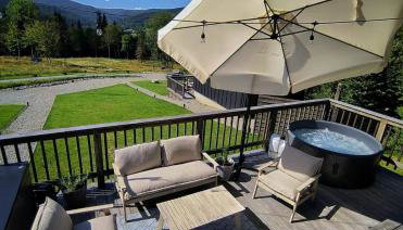 Czarne Domki Krempna z prywatnym jacuzzi - Foto 2, sunbed