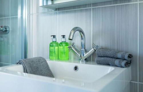 Applin Lodge - Photo 4