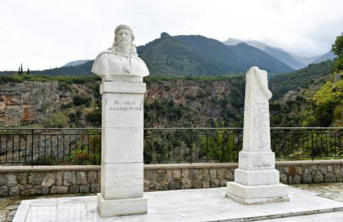 Το ΦΑΡΑΓΓΙ Του ΠΑΡΝΑΣΣΟΥ - Foto 22