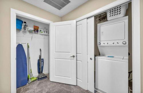 Downtown Flat w/ LAKE VIEW: Walk 2 Stadiums/Arenas - Photo 29