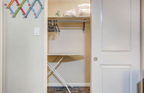 7min light rail walk Royal Blue Lakewood Retreat - Foto 16