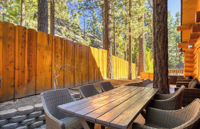 Pinetree Place by Avantstay Group Cabin w/ Hot Tub Minutes to the Lake - Photo 63