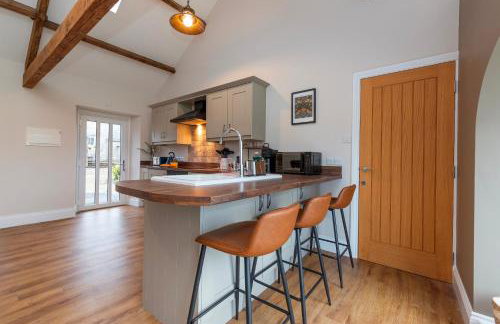 Luxury Barn - Hot Tub, Views, Stunning Location! - Pass the Keys - Photo 21