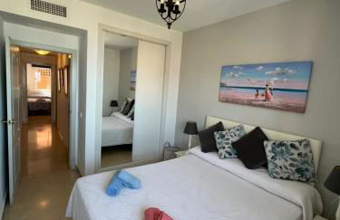 Ático con Vistas al Mar y con Piscina frente a Castillo Sohail - Photo 9