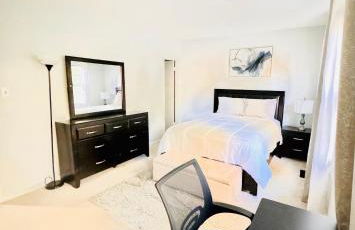 Charming 4BR 4BA Townhouse In Annandale, VA - Foto 34