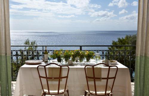 Avra Private Suites - Photo 21