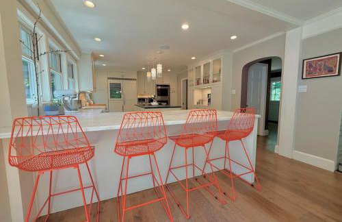 Beautiful House in the Woods, Huge Yard, Hot Tub - Foto 22